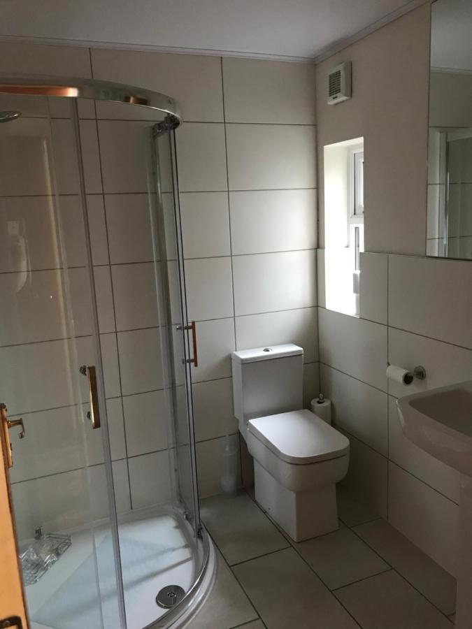 Spacious 5 Double Bed Bedroom Bungalow Near Belfast Лисбърн Екстериор снимка