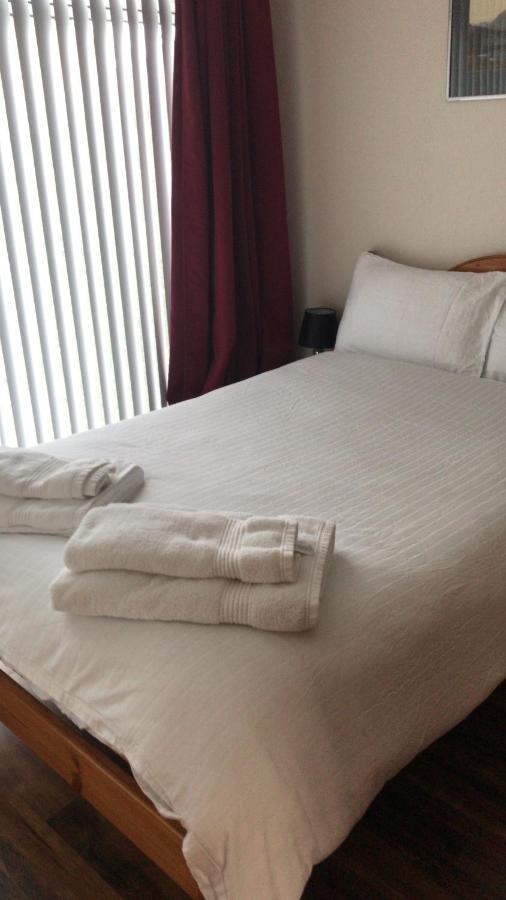 Spacious 5 Double Bed Bedroom Bungalow Near Belfast Лисбърн Екстериор снимка