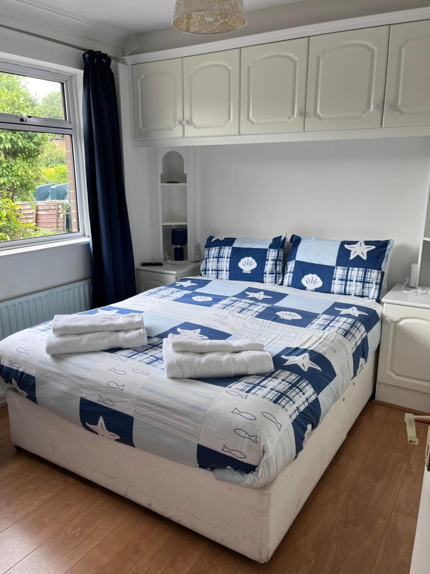 Spacious 5 Double Bed Bedroom Bungalow Near Belfast Лисбърн Екстериор снимка