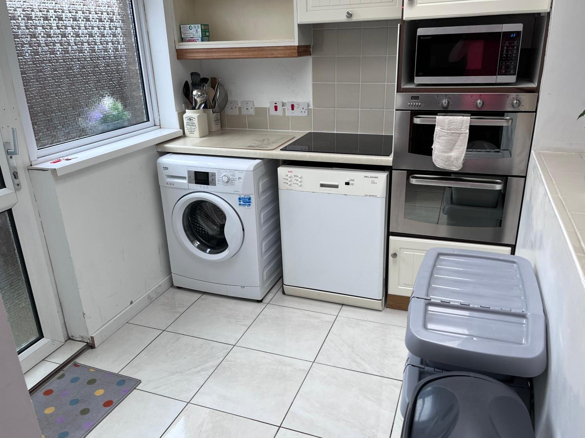 Spacious 5 Double Bed Bedroom Bungalow Near Belfast Лисбърн Екстериор снимка