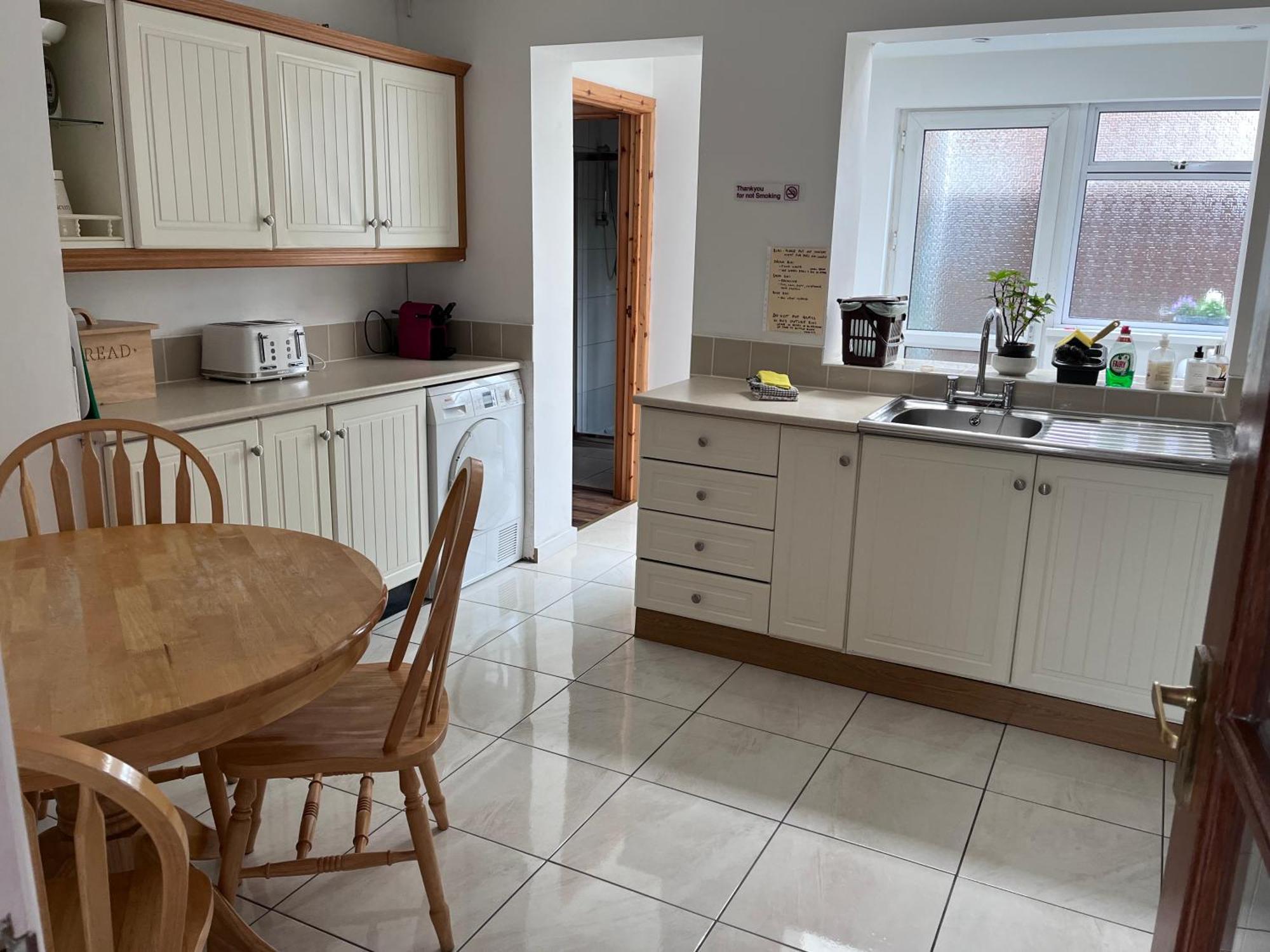 Spacious 5 Double Bed Bedroom Bungalow Near Belfast Лисбърн Екстериор снимка